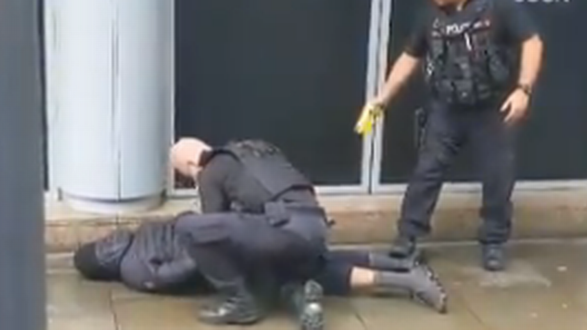 Συναγερμός στο Μάντσεστερ: Επίθεση με μαχαίρι σε εμπορικό κέντρο