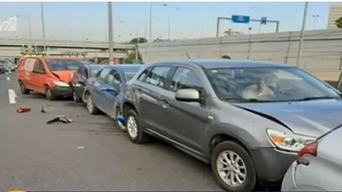 Καραμπόλα με 7 ΙΧ στην Αττική Οδό - Τεράστιο μποτιλιάρισμα και ουρές χιλιομέτρων