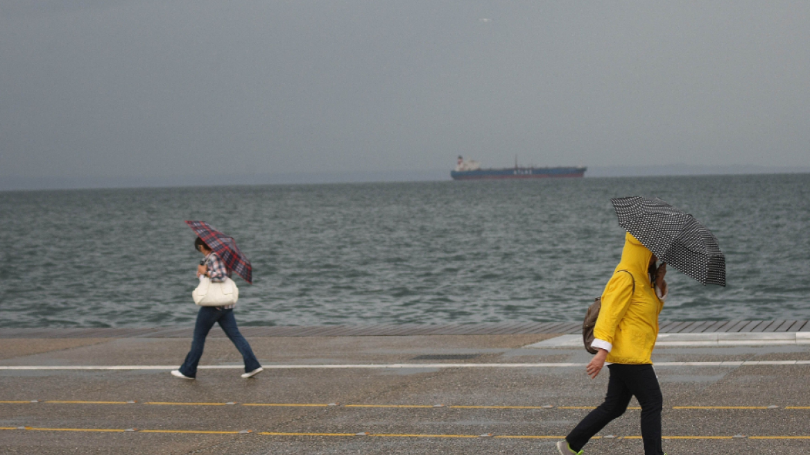 Ο καιρός σήμερα: Πού θα βρέξει στην Αθήνα - Καταιγίδες με υψηλές θερμοκρασίες 