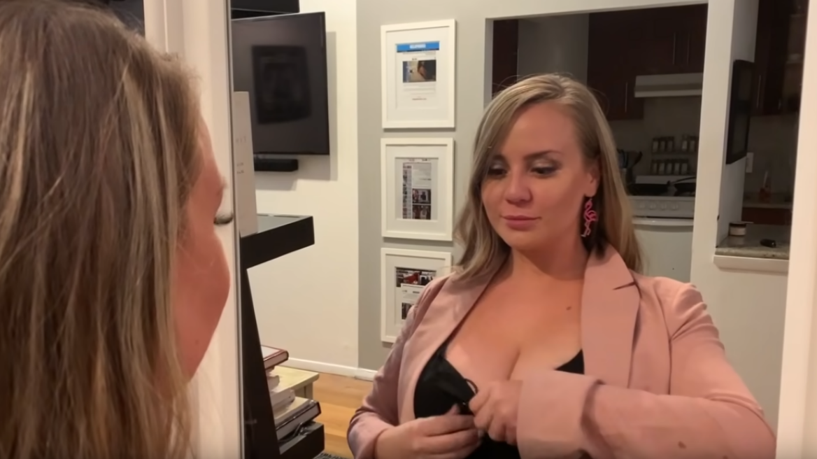 Κόρη γυναίκας με καρκίνο του μαστού γύρισε το πιο πρωτότυπο βίντεο για να αφυπνίσει