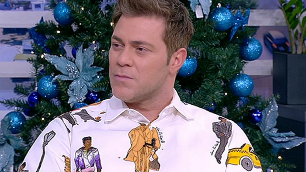 Ο Χρήστος Χολίδης "απασφάλισε": «Μια καριέρα 40 χρόνων, η Άντζελα Δημητρίου την έχτισε με κλωτσιές και μπουνιές;»