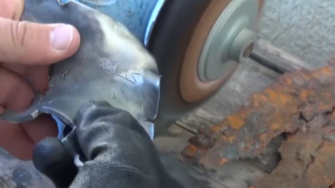 Συγκινητικό μήνυμα ειρήνης από ζευγάρι Ισραηλινών: Μετατρέπει τους πυραύλους στη Γάζα σε... κοσμήματα