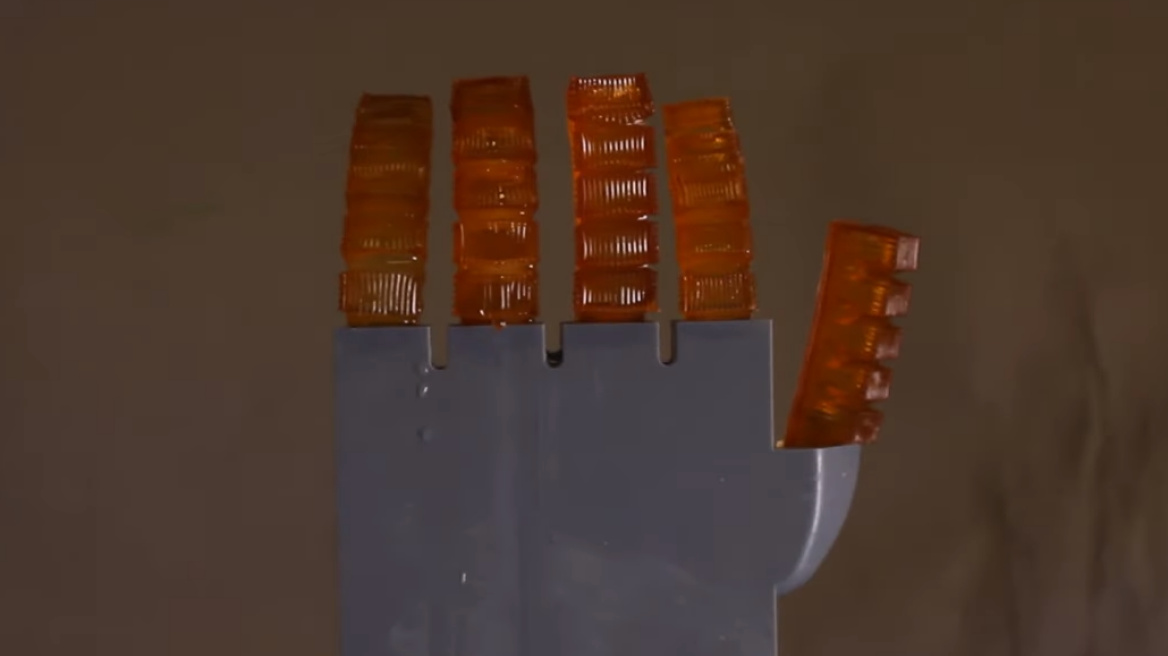 Δημιουργήθηκε ρομπότ που «ιδρώνει» και αποβάλλει θερμότητα - Έλληνας μεταξύ των ερευνητών