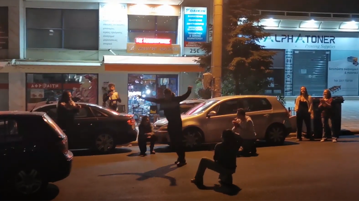 Καραντίνα-Εύοσμος: Έσπασαν την μονοτονία με Λένα Ζευγαρά και ζεϊμπέκικο της Ευδοκίας