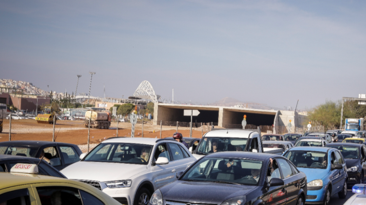 Κίνηση: Δείτε πού υπάρχει μποτιλιάρισμα τώρα στους δρόμους - «Δύσκολη» η Παραλιακή 