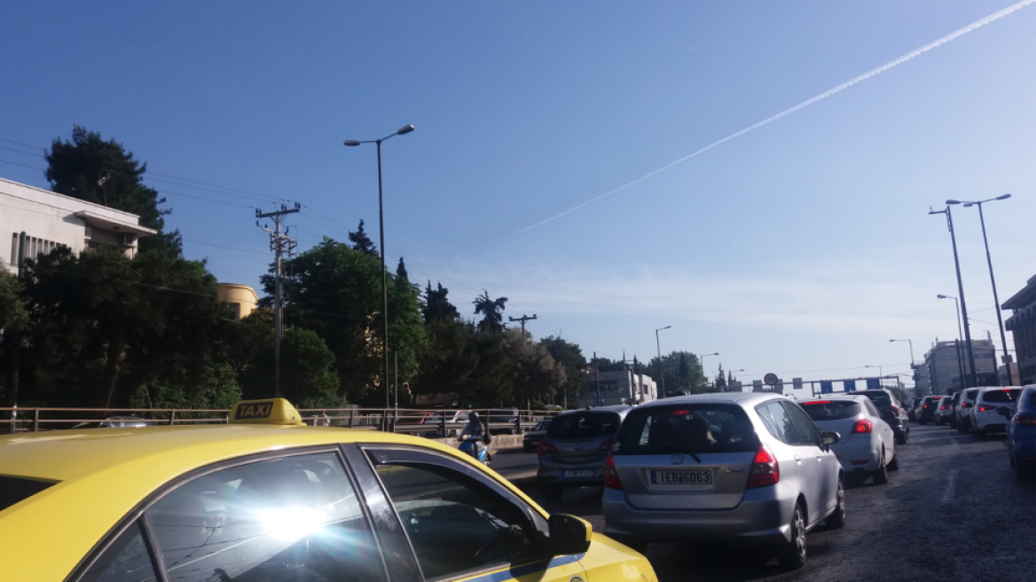 Κίνηση τώρα: Πού έχει κίνηση και μποτιλιάρισμα αυτή την ώρα στους δρόμους