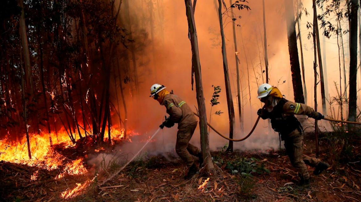 Μεγάλη πυρκαγιά στην Πορτογαλία - Στη «μάχη» για την κατάσβεσή της εκατοντάδες πυροσβέστες, εκκενώθηκαν σπίτια