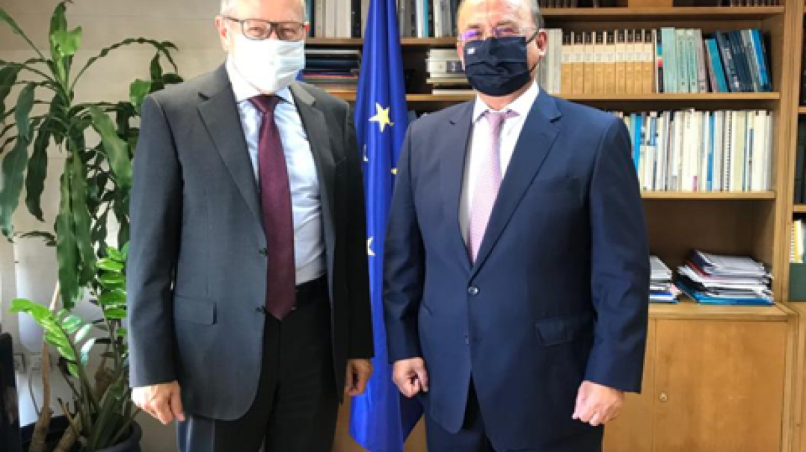 Ο  Ρέγκλινγκ χαιρέτισε τις πρωτοβουλίες της ελληνικής κυβέρνησης στη συνάντησή του με τον Ζαββό