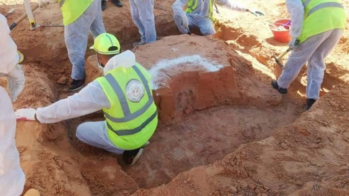 Λιβύη: Δώδεκα πτώματα σε ομαδικούς τάφους στην Ταρχούνα