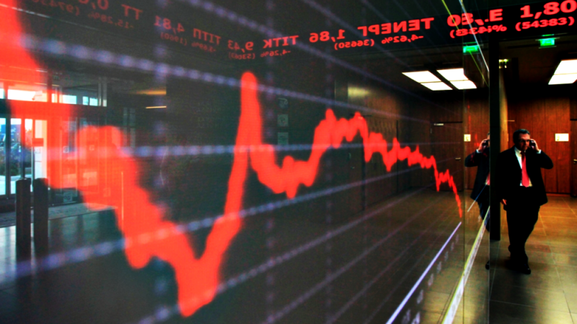 Ο εμπορικός πόλεμος έπληξε το Χρηματιστήριο Αθηνών – «Βουτιά» για τις τράπεζες