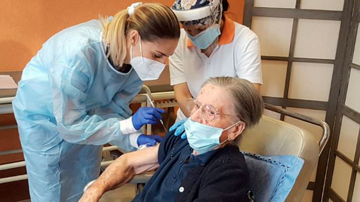 Ιταλία: Εμβολιάστηκε υπερήλικη 108 ετών λίγους μήνες μετά τη μόλυνση από κορωνοϊό