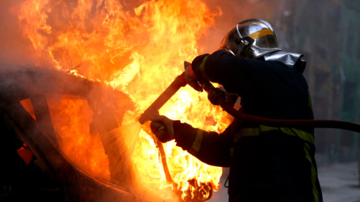 Εμπρησμοί αυτοκινήτων σε Αιγάλεω και Ταύρο