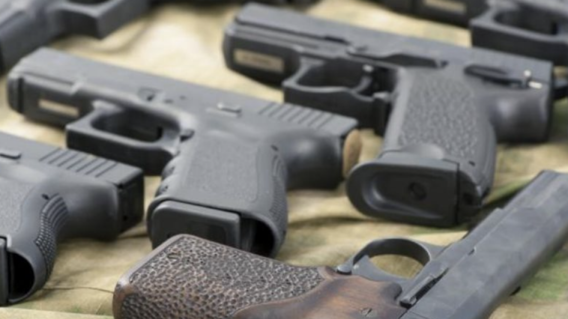 ΗΠΑ: Συνελήφθη 22χρονος σε σούπερ μάρκετ με έξι πυροβόλα όπλα