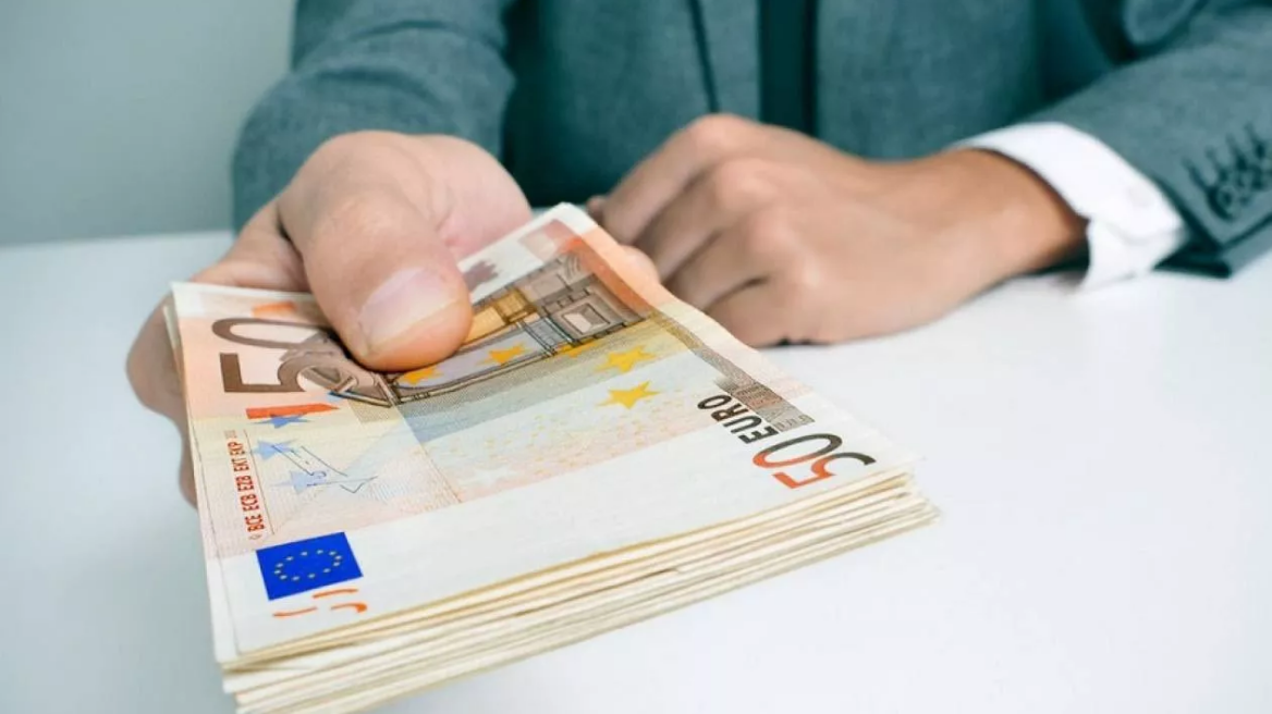 Δώρο Πάσχα: Πώς και πότε θα πληρωθoύν οι εργαζόμενοι σε αναστολή
