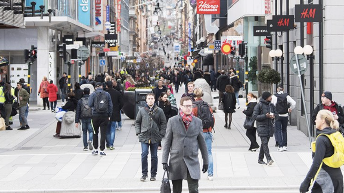 Κορωνοϊός: Η Σουηδία αναβάλλει τη χαλάρωση μέτρων