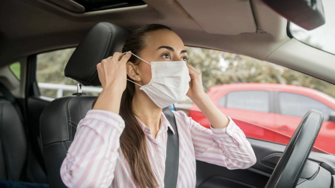 SOS: Αν δείτε να φοράνε αυτή τη  μάσκα φύγετε μακριά