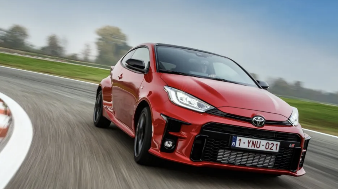 Στα… άκρα με το Toyota Yaris (video)