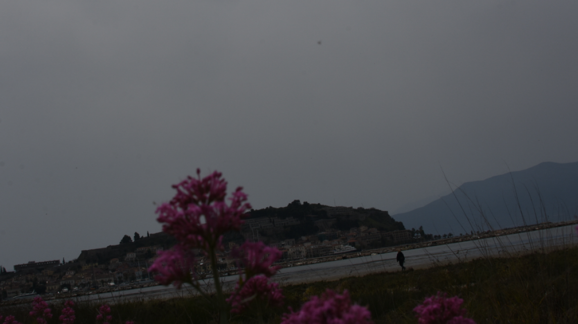 Καιρός σήμερα: Βροχές, αφρικανική σκόνη και πτώση θερμοκρασίας από Τετάρτη - Δείτε χάρτες