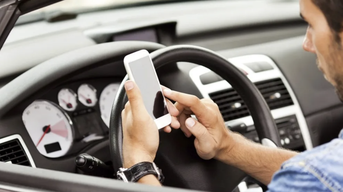 Ερευνα ΣΟΚ με τα κινητά στο αυτοκίνητο...