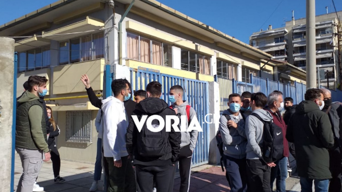 Εύοσμος: Έκανε self test το παιδί της γυναίκας που συνελήφθη - Στον εισαγγελέα η μητέρα