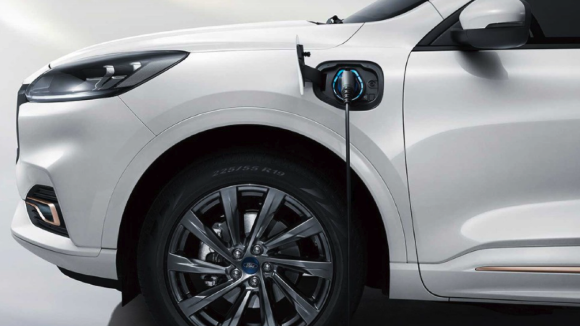 Αποκάλυψη: Ο αντικαταστάτης του Ford Mondeo τα... σπάει!