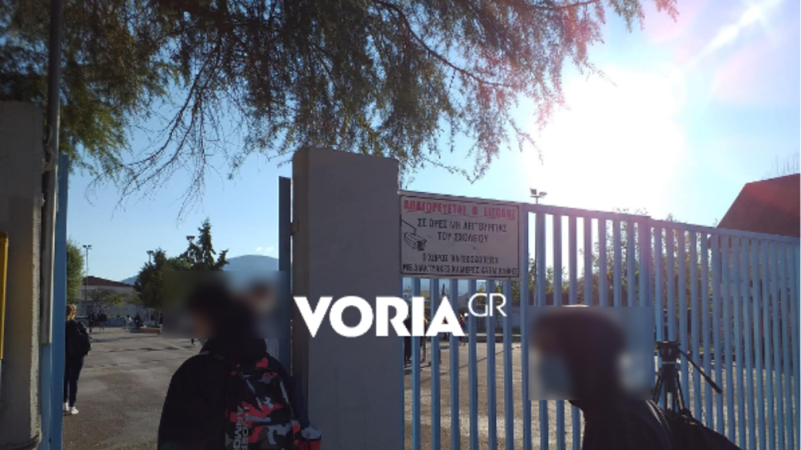 Θεσσαλονίκη: Απαγορεύτηκε η είσοδος στην τάξη σε μαθητή-αρνητή των self test - Περιφέρεται στο προαύλιο