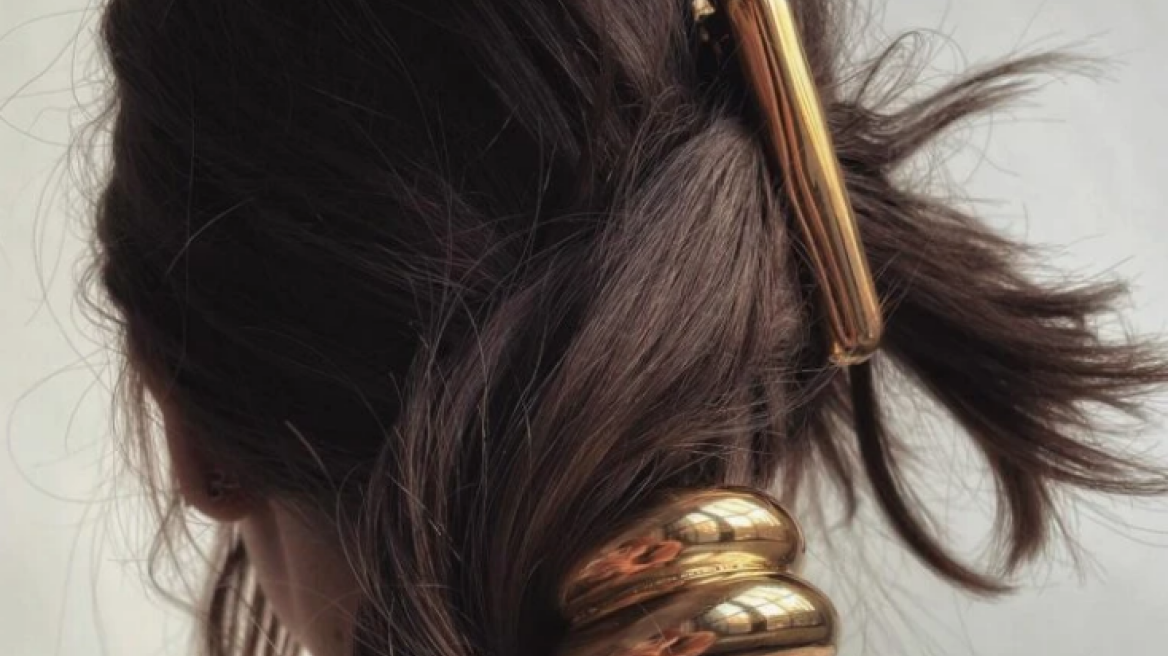 Ο κορωνοϊός προκαλεί (και) τριχόπτωση: Πώς να την καταπολεμήσετε