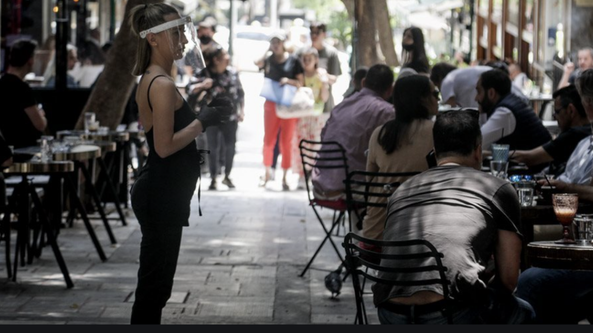 Βίντεο: Γέμισαν τα καφέ στο κέντρο το πρώτο Σάββατο επαναλειτουργίας της εστίασης