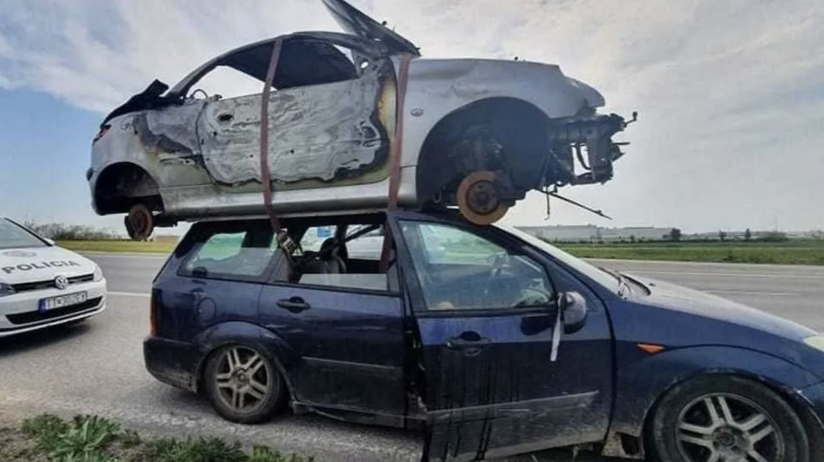 Ένας σοκαριστικός τρόπος μεταφοράς αυτοκινήτου - Τον συνέλαβε  η αστυνομία