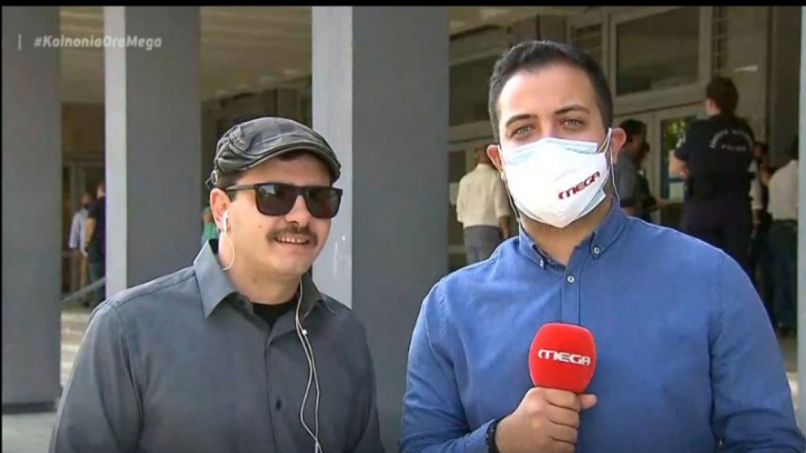  Παλικάρι ο Κουτσαβάκης: Ζητά να μην τιμωρηθεί ο νεαρός που του επιτέθηκε με μαχαίρι (vid)