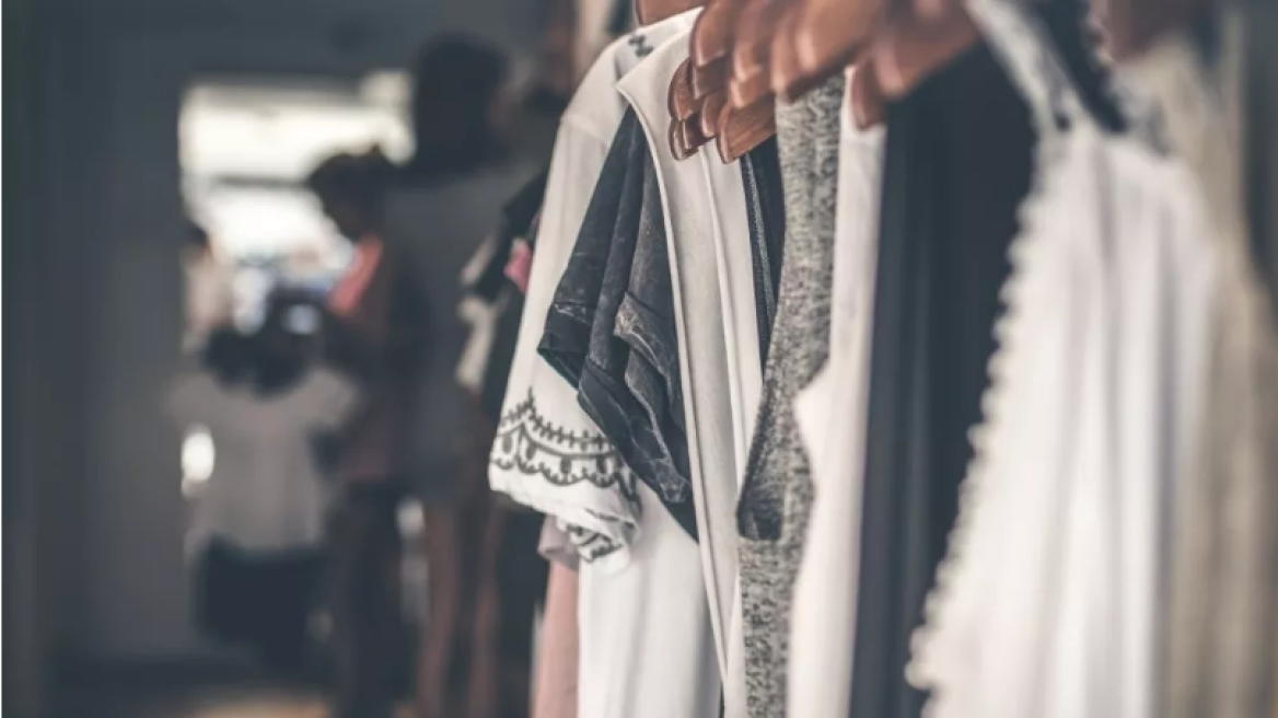 Η βιομηχανία μόδας εκπέμπει SOS: Ποιο ύφασμα απειλεί να καταστρέψει τον πλανήτη