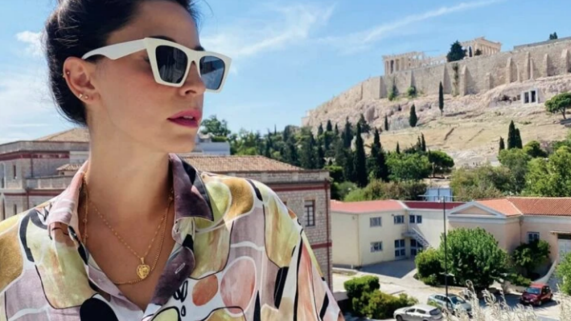 Η Κατερίνα Παπουτσάκη φόρεσε το all-in-one κομμάτι που κάνει το ντύσιμο πανεύκολο