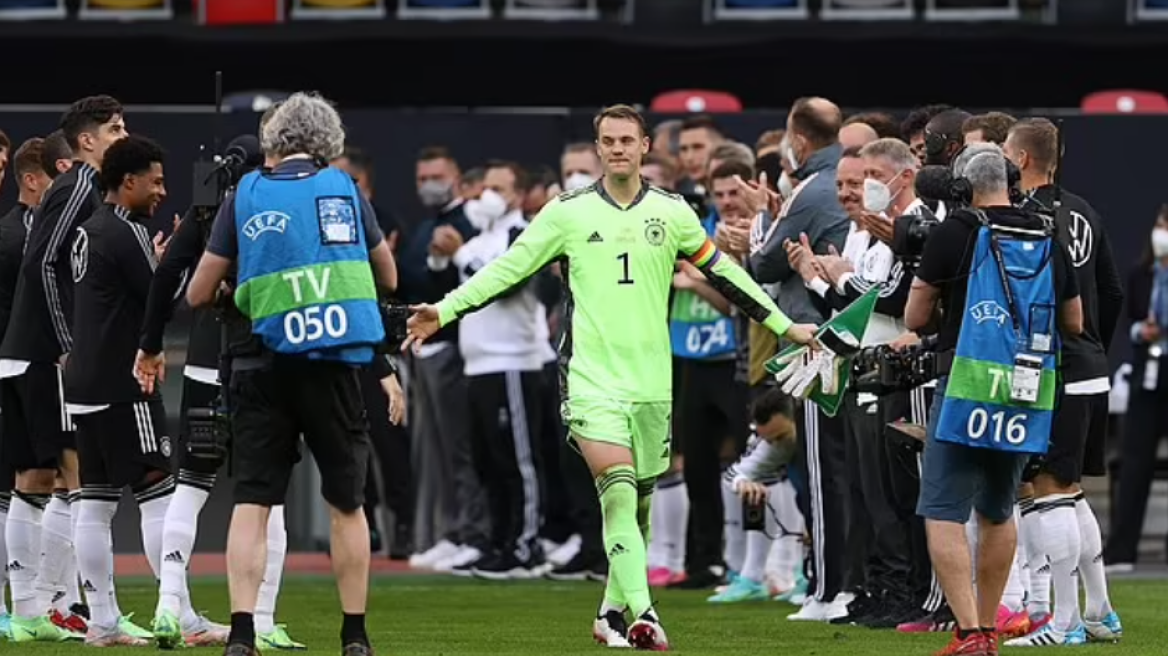 EURO2020: Το «πασίγιο» των παικτών στον Νόιερ για την 100η συμμετοχή του στην Εθνική Γερμανίας -Δείτε βίντεο