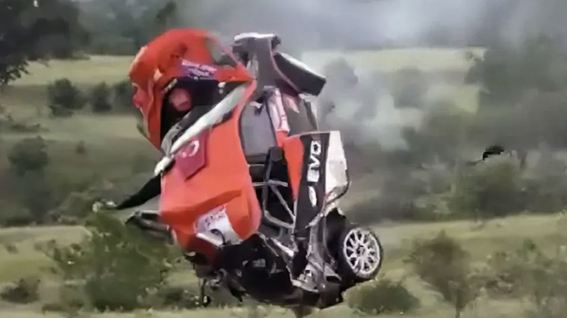 Σοκαριστικό ατύχημα σε αγώνα ράλι (σκληρές εικόνες - video)