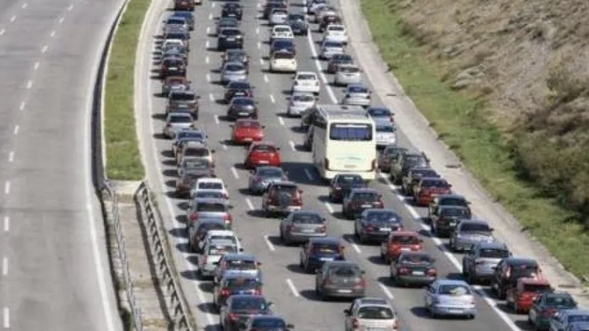 Χωρίς δίπλωμα για όλο το Καλοκαίρι όσοι μπήκαν στη ΛΕΑ