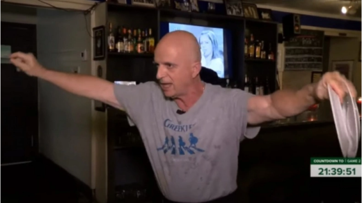 Ο Έλληνας που φτιάχνει σουβλάκια στο Φοίνιξ και λατρεύει τον Γιάννη - Δείτε βίντεο