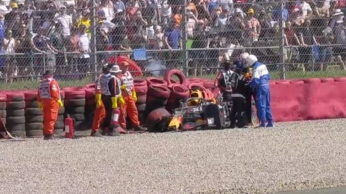  Διακοπή στο GP Βρετανίας μετά τη σύγκρουση Χάμιλτον-Φερστάπεν στην εκκίνηση - Δείτε βίντεο