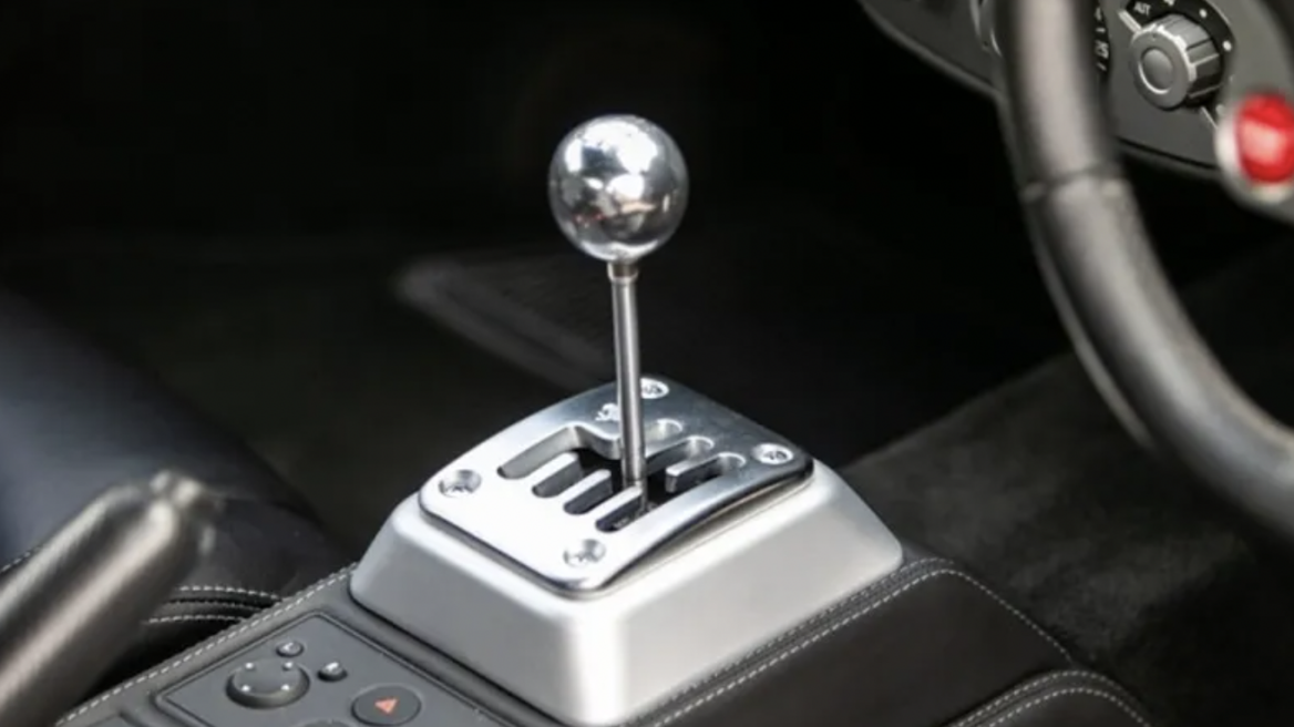 Απίστευτο: Διπλασιάστηκε η αξία της λόγω χειροκίνητου κιβωτίου...