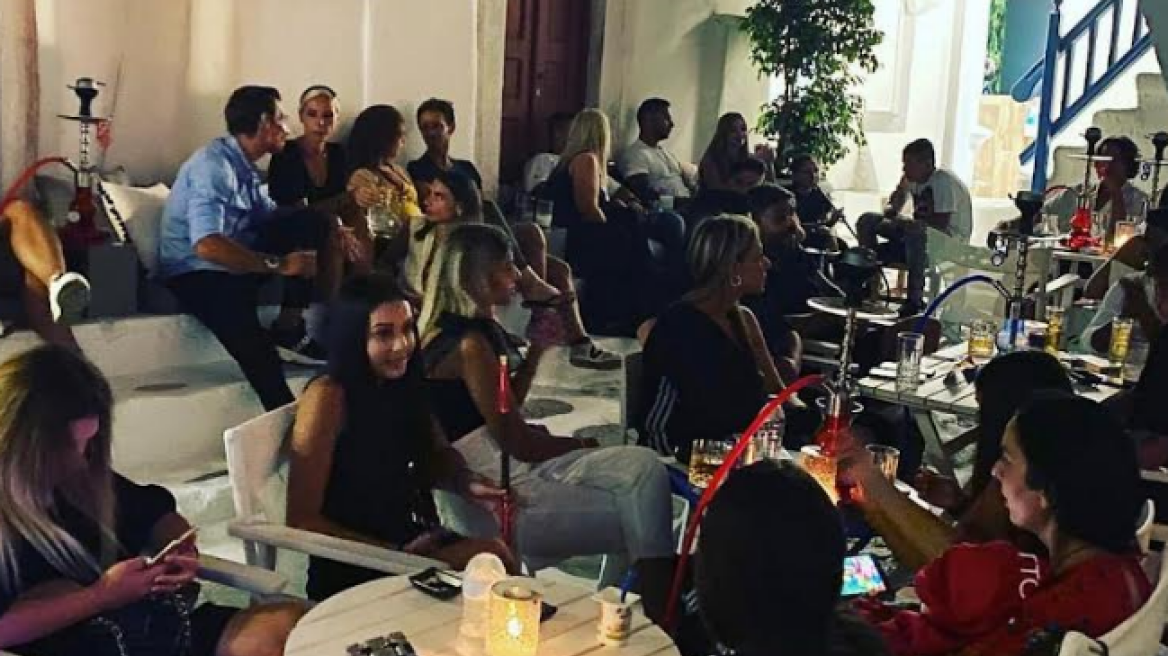 Μύκονος: Τα θηριώδη τζιπ από το Ντουμπάι, τα γκράφιτι στην Ψαρού και ο Μιχαήλ - Φωτογραφίες