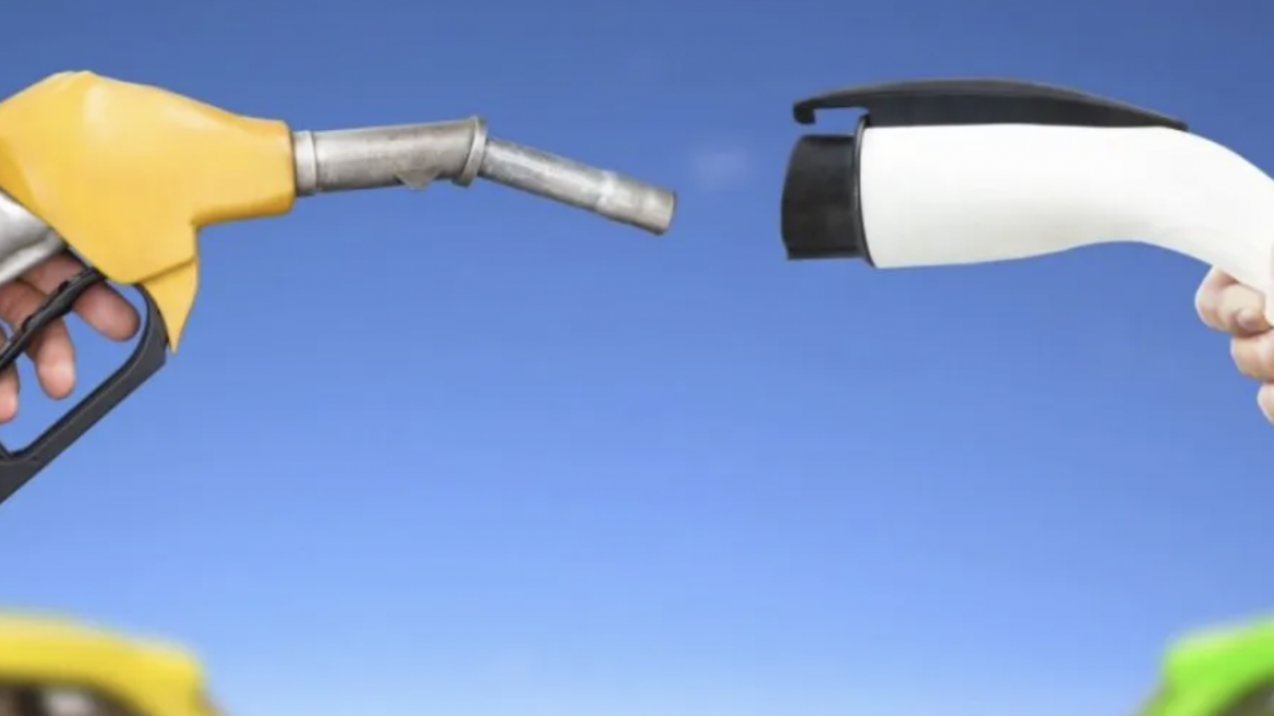 Για πρώτη φορά πρωτιά της Ελλάδας στις πωλήσεις ΙΧ