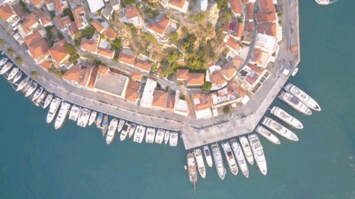 «Έμφραγμα» από σκάφη στο λιμάνι του Πόρου - Δείτε φωτογραφίες