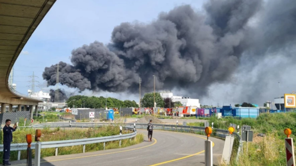 Λεβερκούζεν: Δύο νεκροί, πέντε αγνοούμενοι και 31 τραυματίες μετά την έκρηξη σε μονάδα επεξεργασίας απορριμμάτων