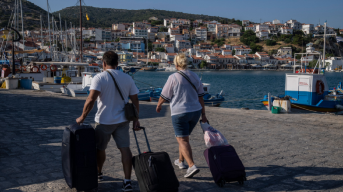 CDC: Η Ελλάδα μεταξύ των χωρών που βρίσκονται στη νέα λίστα των προορισμών που πρέπει να αποφεύγουν οι Αμερικανοί