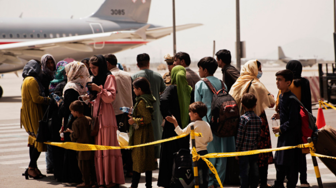 Μεγάλη Βρετανία: Τη μετεγκατάσταση 8.000 Αφγανών προσφύγων από ξενοδοχεία σχεδιάζει η κυβέρνηση