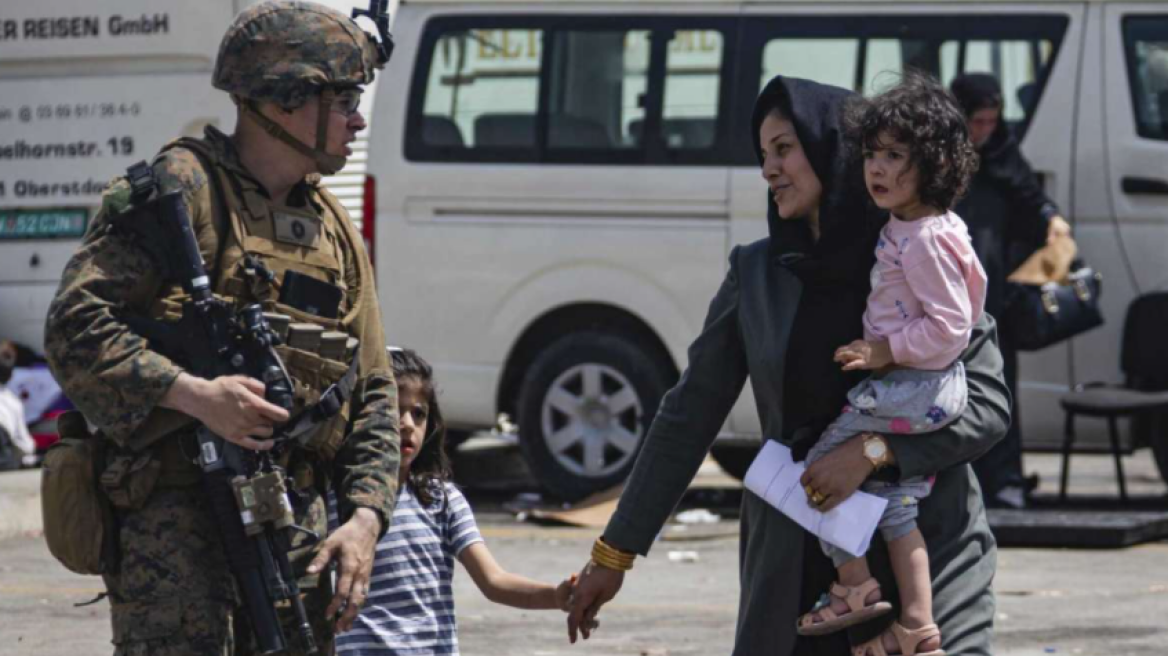 Αφγανιστάν: Ελικόπτερα παρέλαβαν τους 169 Αμερικανούς από ξενοδοχείο της Καμπούλ