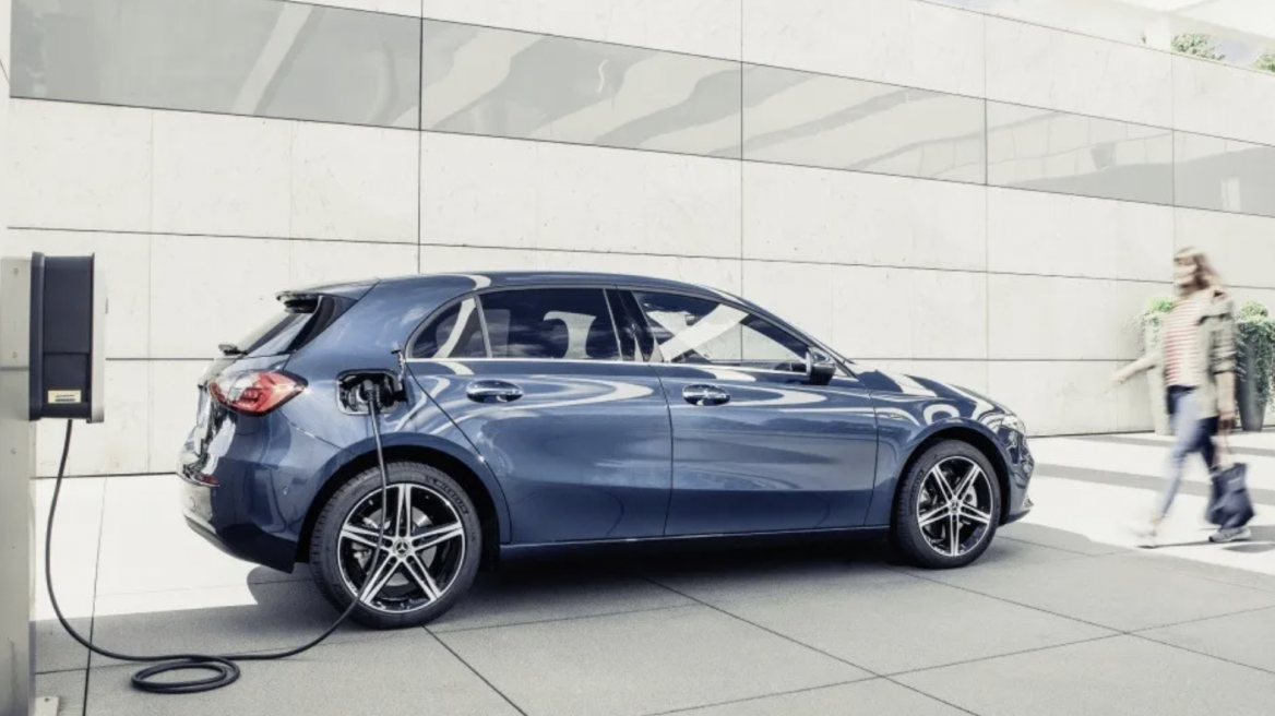 Aυτοκίνητα στην πρίζα, αλλά όχι αμιγώς ηλεκτρικά; -  Συμφέρουν;