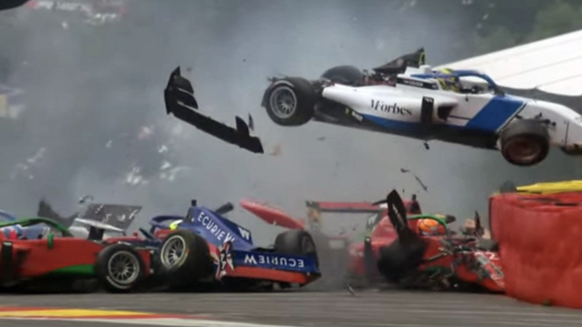 Τρομακτικό ατύχημα σε αγώνα αυτοκινήτου... (video)