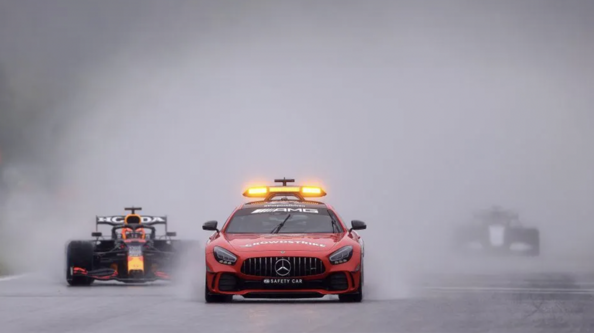 Μισή νίκη για Red Bull και Verstappen στη... λίμνη!