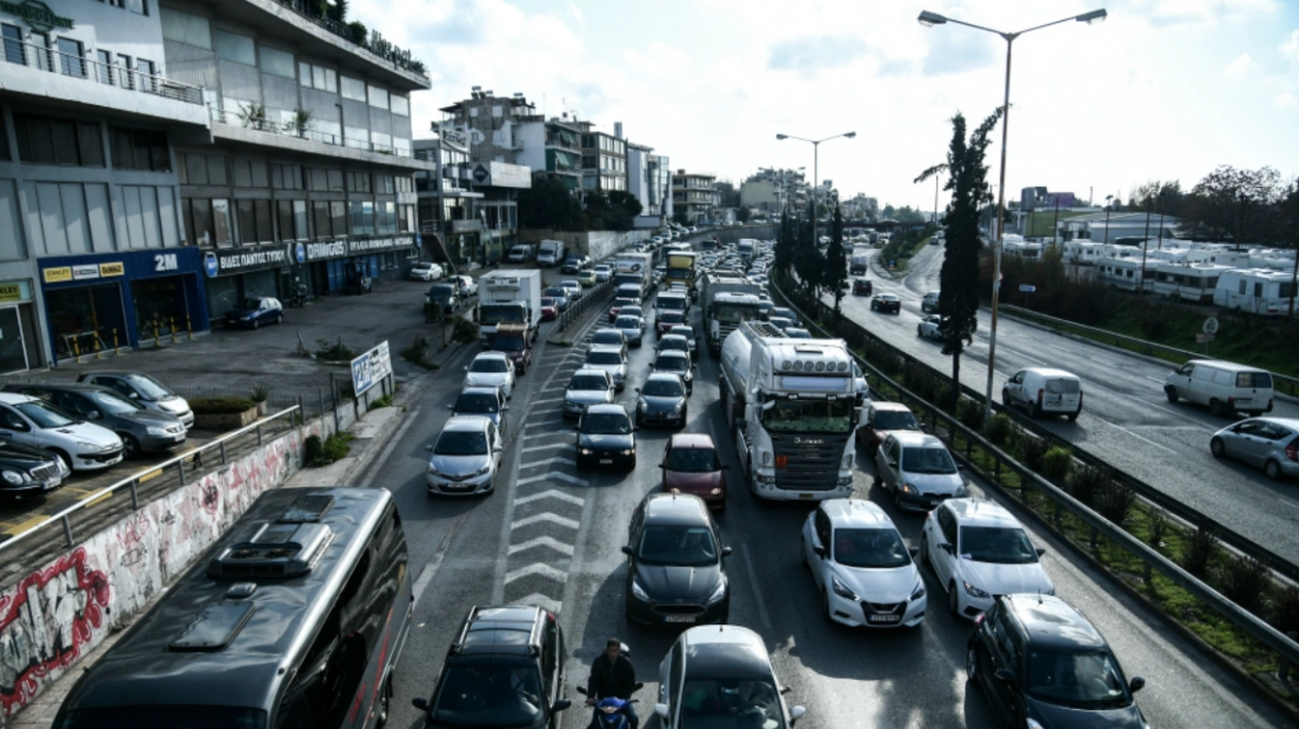 Κίνηση στους δρόμους: Μποτιλιάρισμα στον Κηφισό, λόγω τροχαίου - Live εικόνα