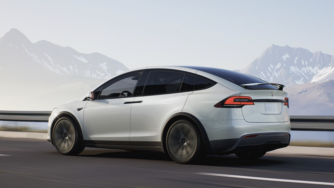 Απίστευτο: Tesla «έδωσε» τον οδηγό του στην αστυνομία - Δείτε τι έγινε...